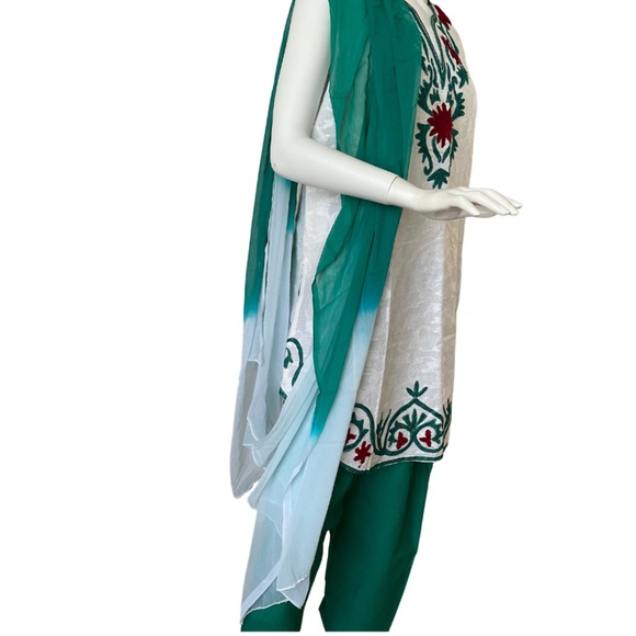 New with Tag. White & Green Salwar Kameez suit with Dupatta - Picture 7 of 15